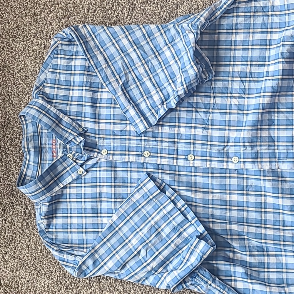 IZOD men's short sleeved striped casual button down